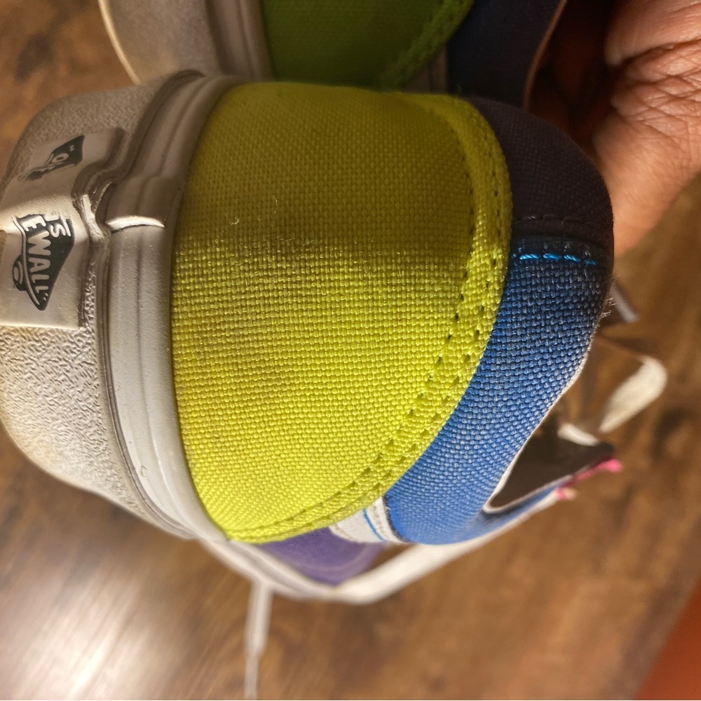 Vans - Picture 3 of 5